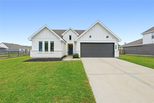 130 Lakeway Cir, Anahuac, TX, 77514-2761 | Card Image