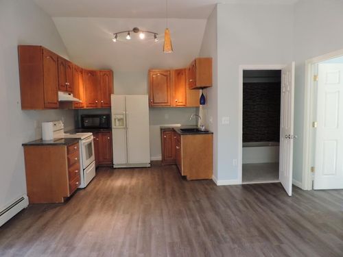 93 Brentwood Road, Exeter, NH, 03833 | Card Image