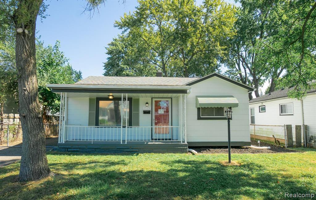 Bailey St, Taylor, MI 48180