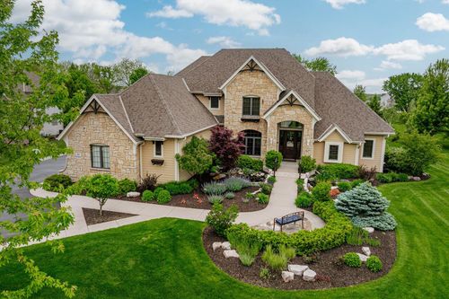 N39W23802 Broken Hill Circle, PEWAUKEE, WI, 53072 | Card Image