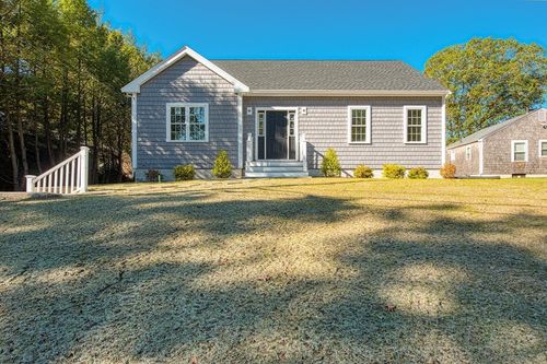 7 N Winnifred Rd, Brockton, MA, 02301-3616 | Card Image