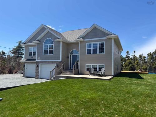 490 Celebration Dr, Fall River, NS, B2T0K4 | Card Image