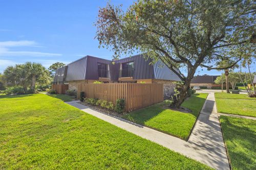 545-5693 Se Windsong Ln, Stuart, FL, 34997-8222 | Card Image