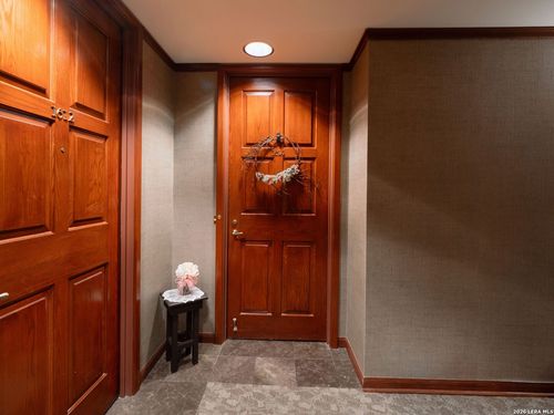 1614-1 Towers Park Ln, San Antonio, TX, 78209-6438 | Card Image