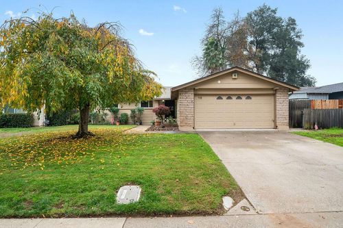 116 Waterglen Cir, Sacramento, CA, 95826-1736 | Card Image