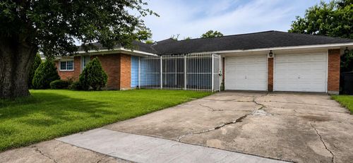 5655 Meadow Creek Ln, Houston, TX, 77017-6807 | Card Image