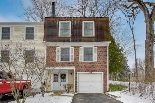 46 Oak Valley Dr, Cary, IL, 60013-1542 | Card Image