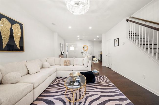 813 Ambient Way Sw, Townhouse with 2 bedrooms, 3 bathrooms and 2 parking in Atlanta GA | Image 9