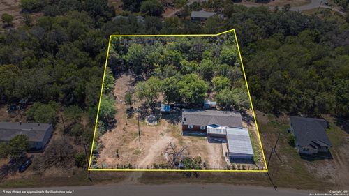 755 County Road 6753, Devine, TX, 78016-4822 | Card Image