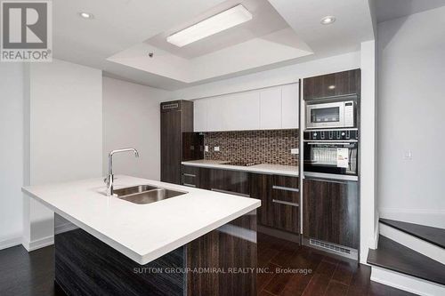 th02-220 George St, Toronto, ON, M5A2N1 | Card Image
