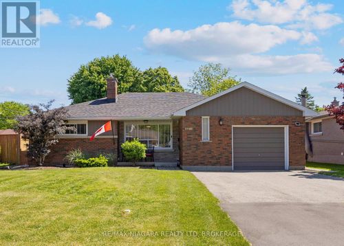 12 Claremount Cir, Welland, ON, L3C2P5 | Card Image