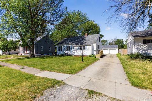 3005 Hanchett St, Saginaw, MI, 48604-2463 | Card Image