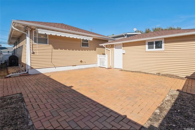 21 W Neptune Ave, House other with 2 bedrooms, 1 bathrooms and null parking in Lindenhurst NY | Image 4