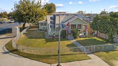 476 N O Street, Home with 3 bedrooms, 2 bathrooms and null parking in Tulare CA | Image 3