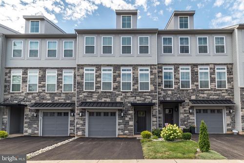 56 Independence Ct, Perkasie, PA, 18944-1637 | Card Image
