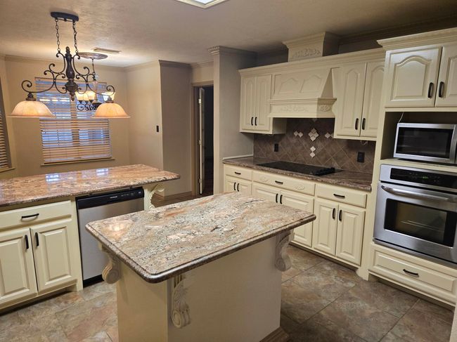 7908 Tom Dr, House other with 3 bedrooms, 2 bathrooms and null parking in Port Arthur TX | Image 7