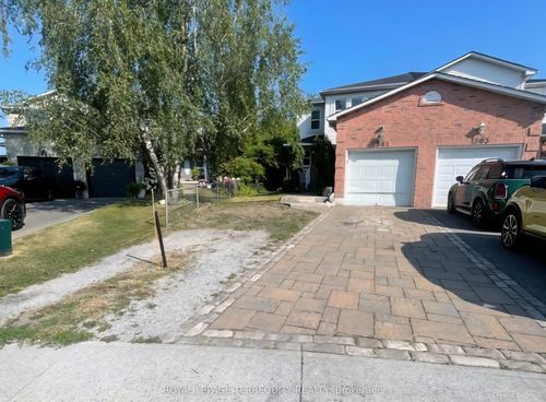 1501 Connery Cres, Oshawa, ON, L1J8E6 | Card Image