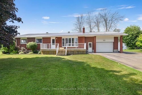 18 Elizabeth Street, Edwardsburgh/Cardinal, ON, K0E1T0 | Card Image