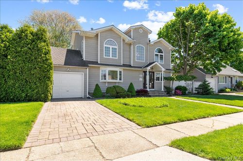 157 Manor St, Plainview, NY, 11803-4713 | Card Image
