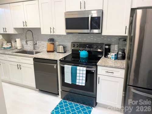 3108 Heathstead Pl, Charlotte, NC, 28210-7176 | Card Image