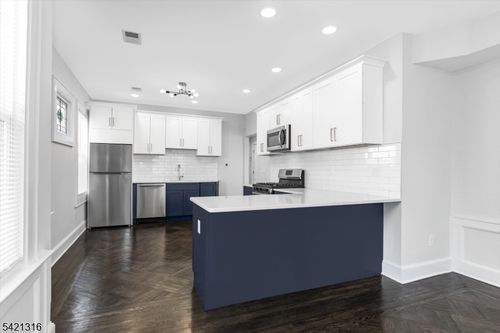 25 Waldo Ave, Bloomfield, NJ, 07003-5920 | Card Image