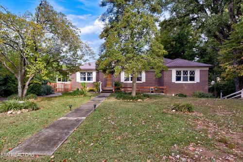 653 E Hunt Rd, Alcoa, TN, 37701-2011 | Card Image