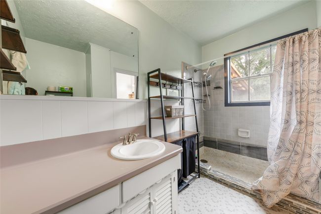 Large walk in shower and spacious counter tops | Image 14