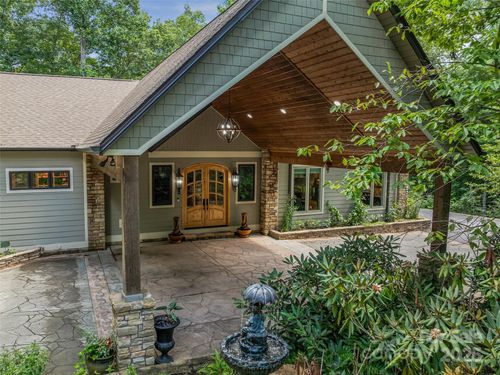 105 Blackberry Ln, Fairview, NC, 28730-9102 | Card Image