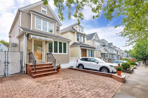 78 64th Pl, Glendale, NY, 11385-6821 | Card Image