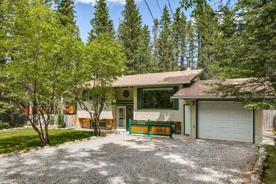 4 Burney Rd, House detached with 3 bedrooms, 2 bathrooms and 6 parking in Bragg Creek AB | Image 1