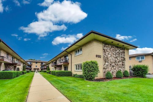 apt-a-6132 S Kensington Ave, Countryside, IL, 60525-4083 | Card Image