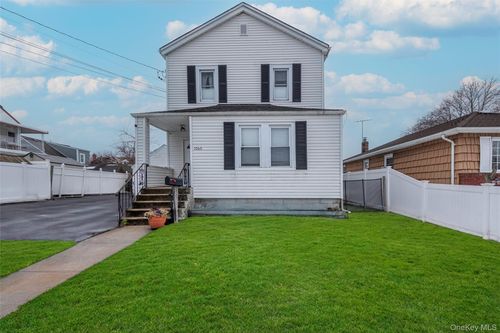 1060 Midland St, Uniondale, NY, 11553-1614 | Card Image