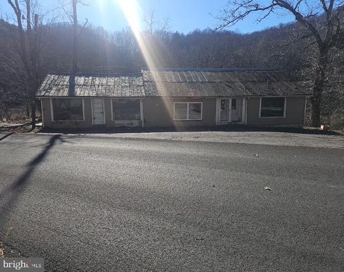 5910 Dry Fork Rd, Cedar Bluff, VA, 24609-8452 | Card Image