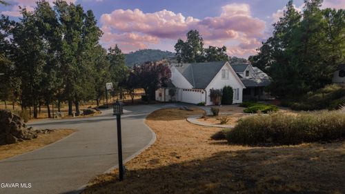 28840 Gleneagle Ct, Tehachapi, CA, 93561 | Card Image