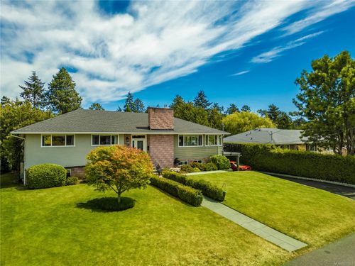 3971 Cherrilee Cres, Saanich, BC, V8N1R7 | Card Image