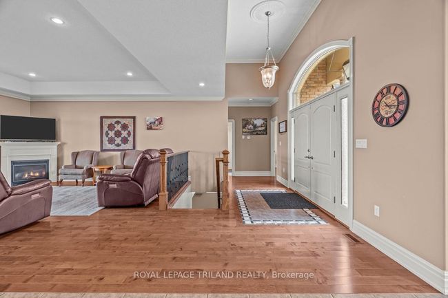 9416 Hickory Dr, House other with 3 bedrooms, 4 bathrooms and 10 parking in Strathroy ON | Image 18
