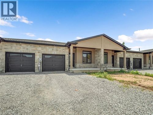 20 Austin Drive, Welland, ON, L3C0J8 | Card Image