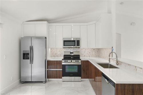 3821 10th Ave Ne, NAPLES, FL, 34120-4932 | Card Image