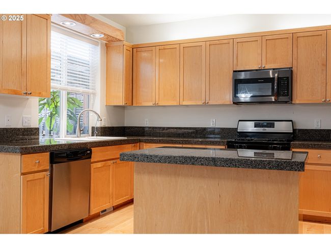 14868 Sw Citrine Loop, House other with 3 bedrooms, 3 bathrooms and 2 parking in Beaverton OR | Image 9