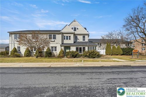 659 Broad St, Emmaus, PA, 18049-3722 | Card Image