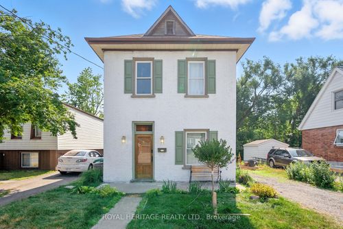 584 Donegal St, Peterborough, ON, K9H4M4 | Card Image