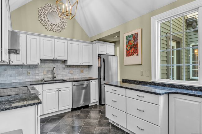42 Long Hill Farm, Condo with 2 bedrooms, 3 bathrooms and 4 parking in Guilford CT | Image 14