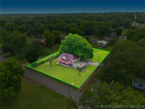 321 E Delaware St, Westville, OK, 74965-5500 | Card Image