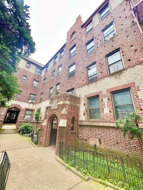 a12-61-40 Saunders St, Rego Park, NY, 11374-1007 | Card Image