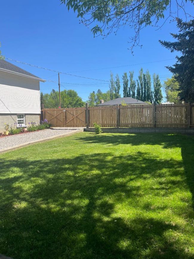 5223 3 St W, House other with 6 bedrooms, 2 bathrooms and 2 parking in Claresholm AB | Image 38