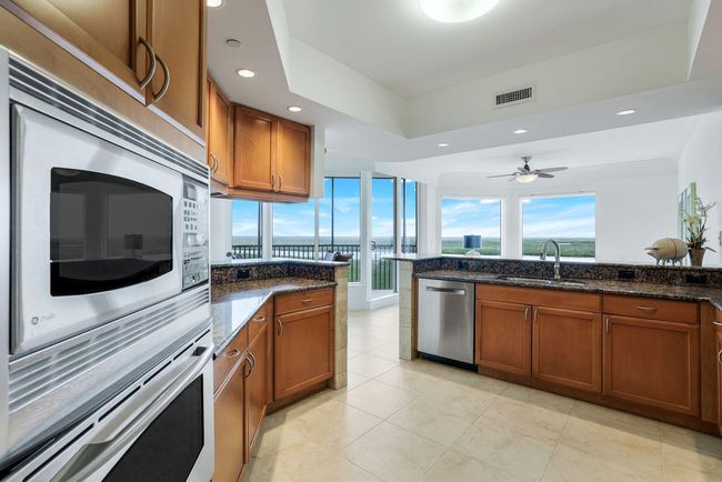 APT-1005 - 1060 Borghese Ln, Condo with 2 bedrooms, 3 bathrooms and null parking in NAPLES FL | Image 7
