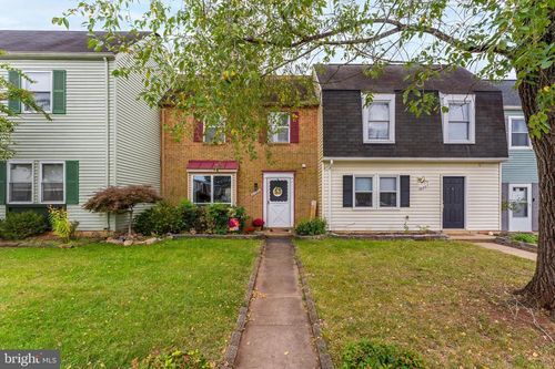 8300 Sunnyside Ct, MANASSAS PARK, VA, 20111-5209 | Card Image
