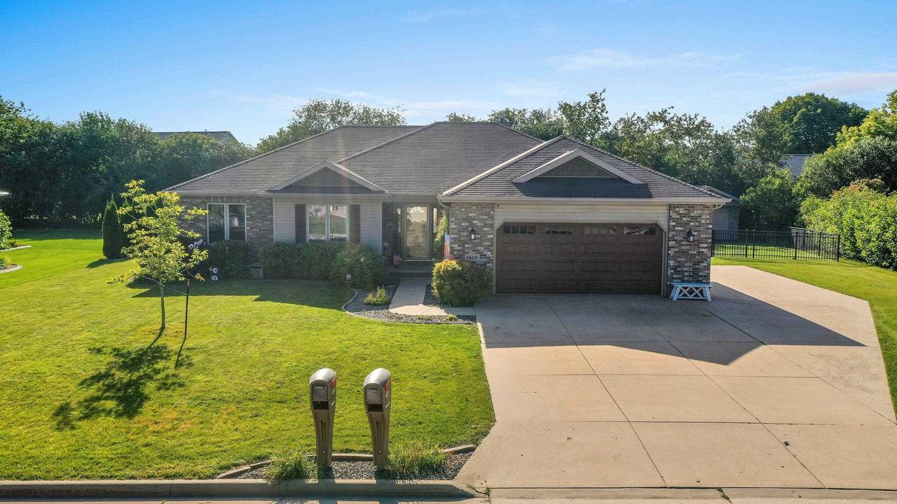 Meadowbreeze Cir, Neenah, WI 54956