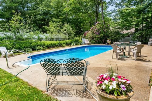 14 Oxner Rd, Centerville, MA, 02632-1626 | Card Image