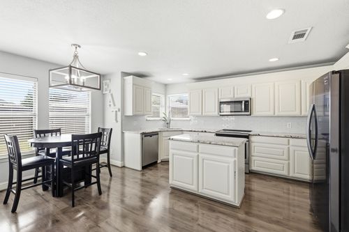 557 Jeffdale Dr, Burleson, TX, 76028-5673 | Card Image